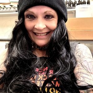 Meet your Posher, Holly